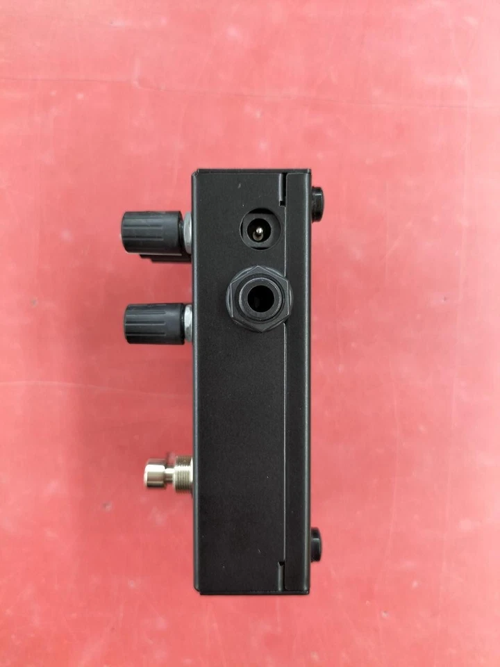 AMT ELECTRONICS B1 Guitar Amp Simulator Pedal Good - Image 3 of 4