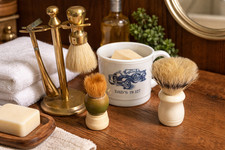 Vintage Surrey Shaving Mug W/Razor/Brush Stand  2 Extra Brushes