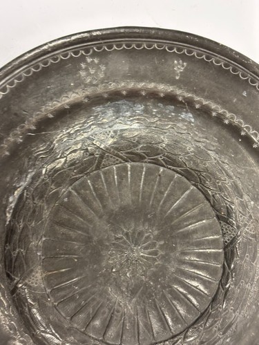  8" pewter pattern plate. - Picture 7 of 12