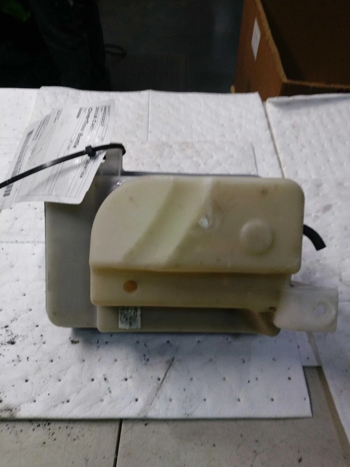 2018 KIA Cadenza Engine Coolant Reservoir OEM Grey 3.30L 81000 Miles Foto 2 de 4