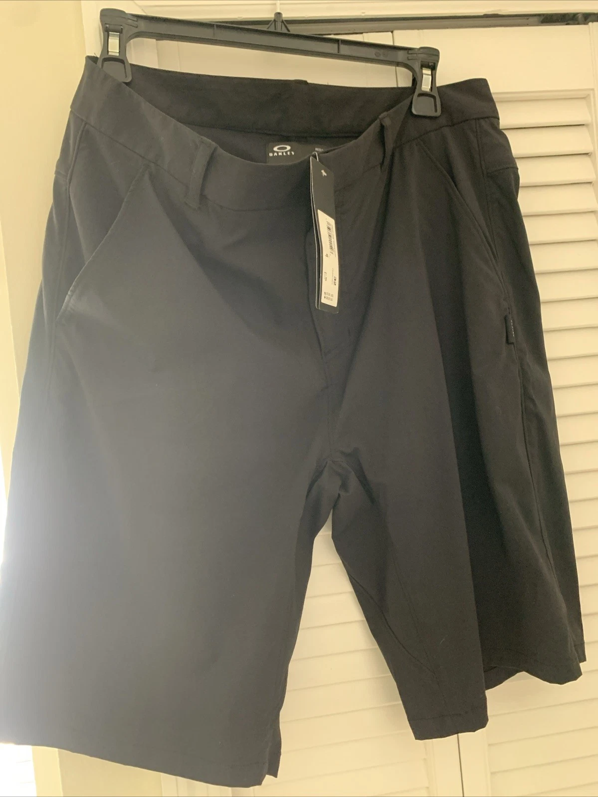 NWT Oakley Blackout Men’s Size 32 Shorts Regular , Quick Dry.