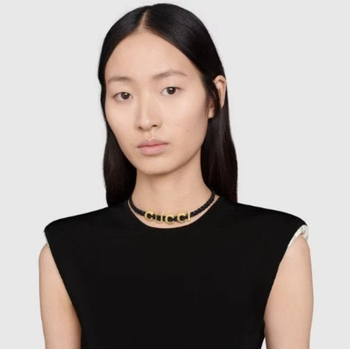 GUCCI Gargantilla Collar Logo Cuero Negro Dorado Accesorio Para Mujer Usado Auténtico Foto 3 de 4