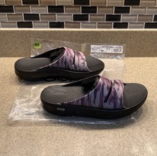 OOFOS OOriginal Ooahh Recovery Slide Purple Camo  Unisex Women  s 8 Men  s 6