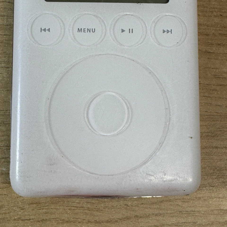 Apple iPod Classic 3rd Generation White (10GB) A1040 FAULTY NO POWER - Image 3 of 4