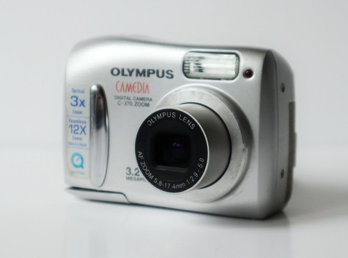OLYMPUS Camedia C-370 Zoom Silber Digitale Kompaktkamera für Ersatzteile/Repa...