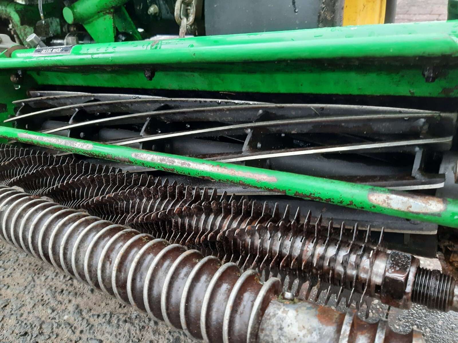 2011 John Deere 2500EH Hybrid 3WD Golf Greens Mower 11 Bladed Power