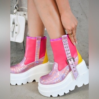 NEW Cape Robbin Esska Platform Bootie Pink White Iridescent Croc Buckle Size 11