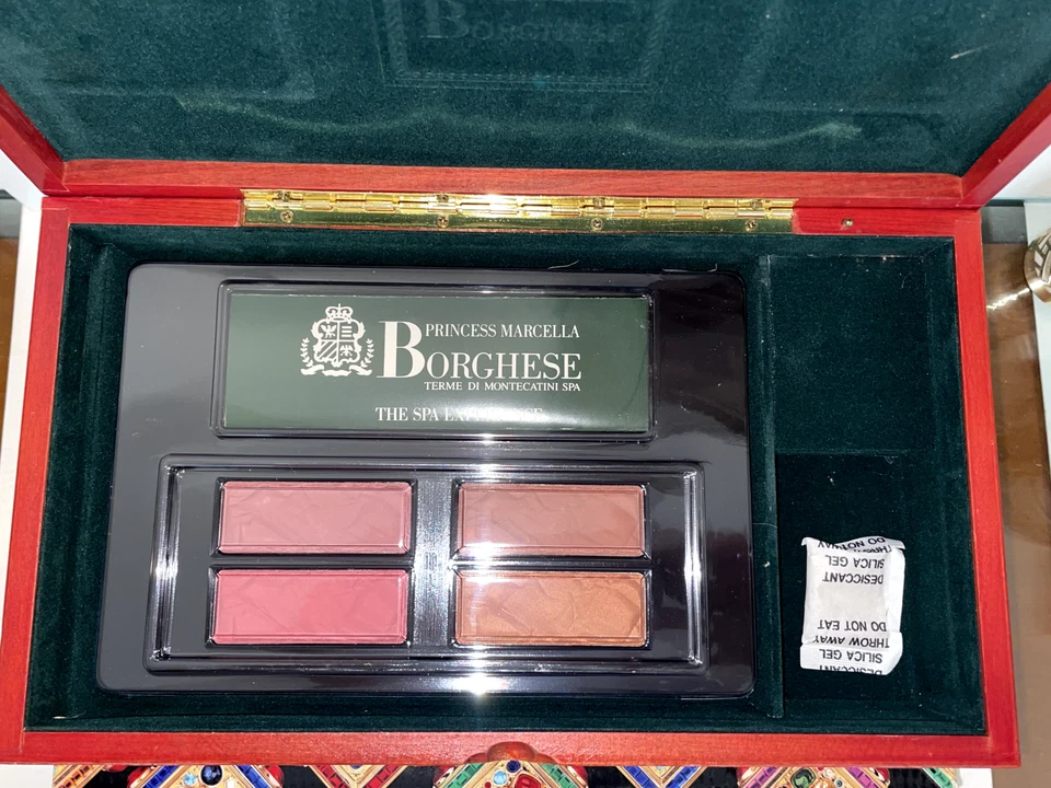 Vintage Princess Marcella Borghese Musical Jewelry Case Collection II Makeup Kit - Image 3 of 4