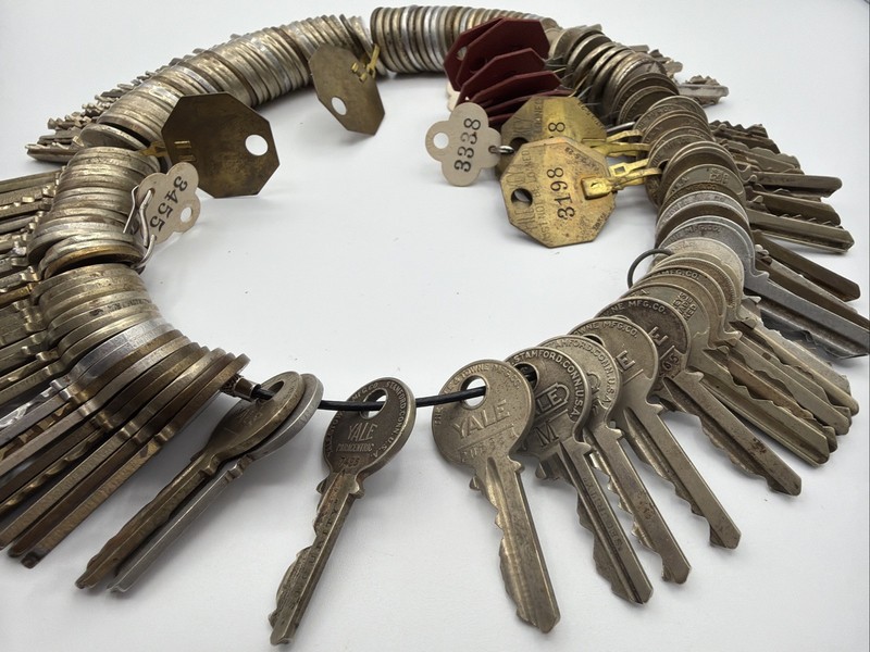 Large Lot of 140 Vintage YALE - Yale & TOWNE Keys Several Decades Numbered