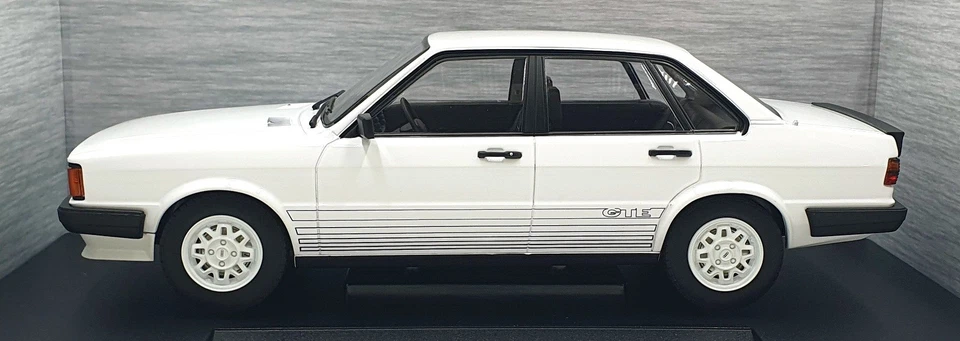 MCG 1/18 Scale Diecast MCG18527 - Audi 80 B2 - White - Image 3 of 4
