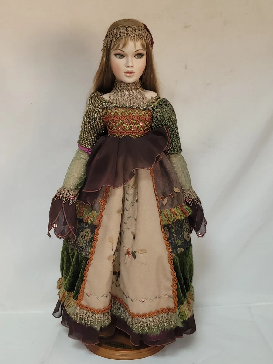 POUPEE D'ARTISTE EN Porcelaine Mundia Gwenaelle 1998 Socle Et Medaillon