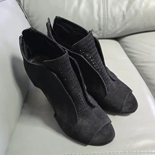 Eva and Zoe Womens Black 4" High Heels Suede Zipper On Back Size 6.5