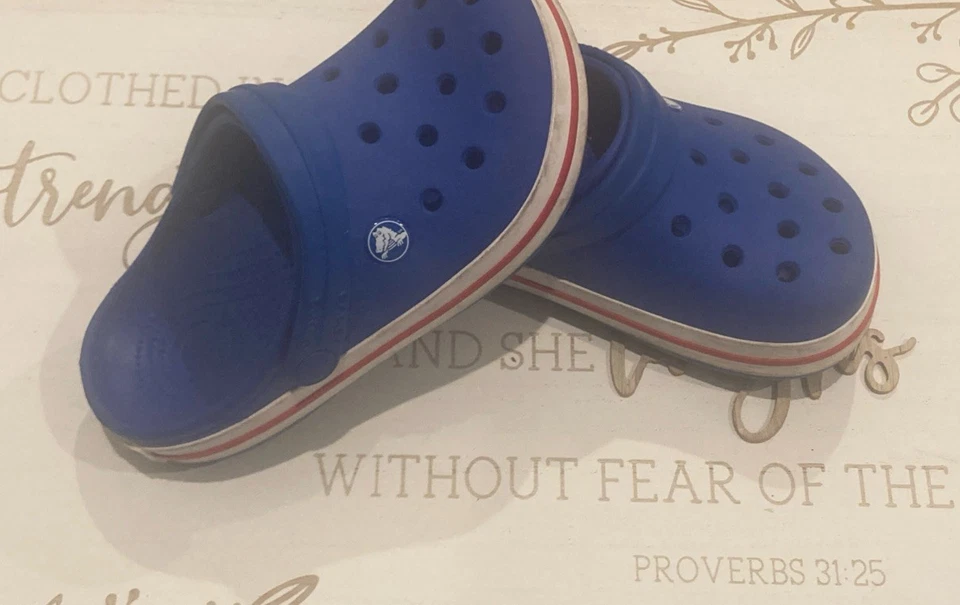 Crocs azules Foto 2 de 4