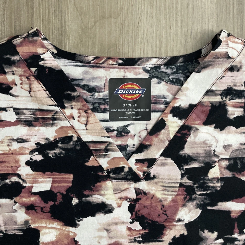 NWT! Dickies Women's Scrubs V Neck Print Top Size S Small Neutral Camo Medical - Image 4 of 4