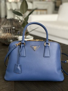 prada saffiano medium size