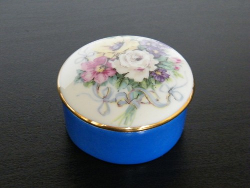Vintage Small Round Floral Porcelain Lidded Trinket Box Limoges Signed R.Leclair - Picture 2 of 11