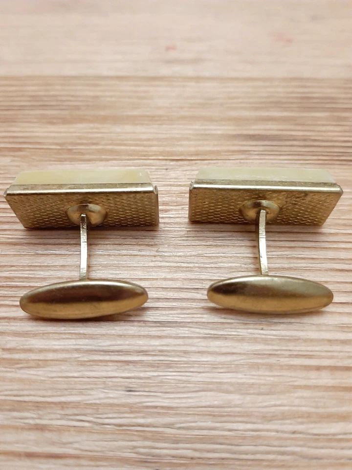 Gemelos antiguos vintage de ámbar y latón de la Unión Soviética de los años 70 para camisa. Foto 4 de 4