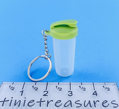 Tupperware keychain Rare New Quick shake Green tinietreasures