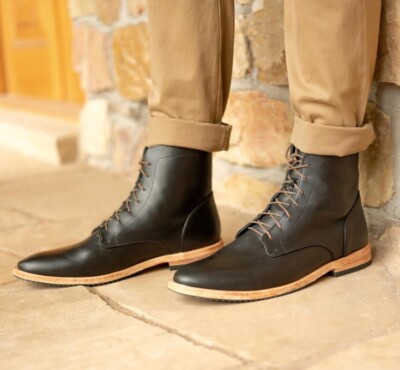 Nisolo Sustainable Men display picture 2
