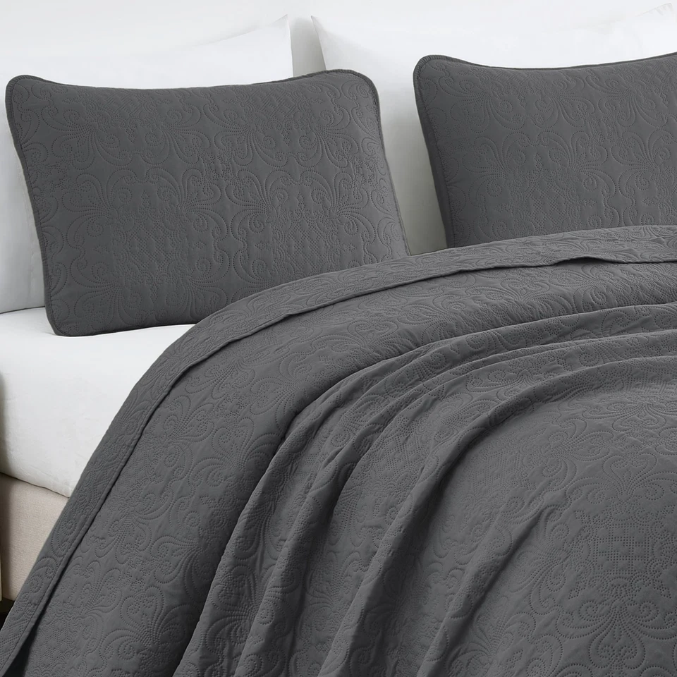 Chezmoi Collection Luca 3-Piece Medallion Oversized Bedspread Coverlet Set - Image 4 of 4