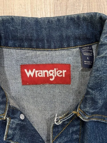Wrangler Men’s L Blue Denim Trucker Jacket Motorcycle Embroidered Back Patch image 4