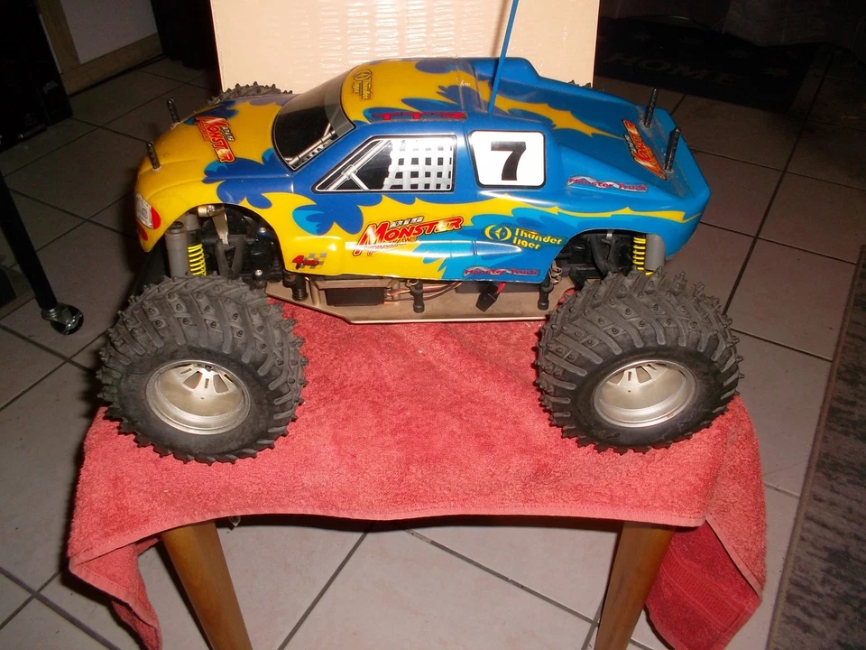 RC-Auto-Verbrenner mit Nitromotor 1:10 Maßstab 2WD-Frontantr mit 2Gang-Automatik - Bild 2 von 4