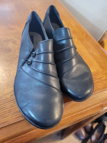 Slip on donna nero piatto di Clarks taglia 8M