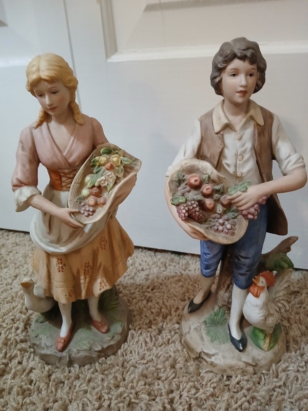 Vintage Homco Figurines #1401 Young Man and Lady Picking Fruit with Rooster 10"T