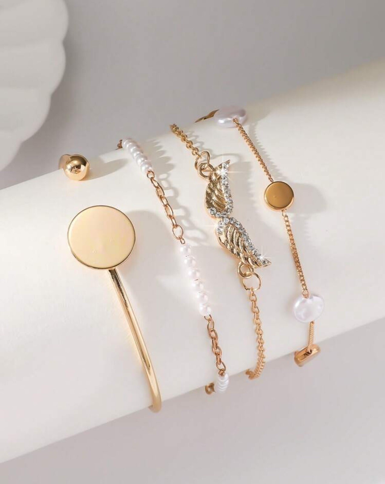 Bracelet doré pour femme parfaits en accumulation pour vos soirées d'été