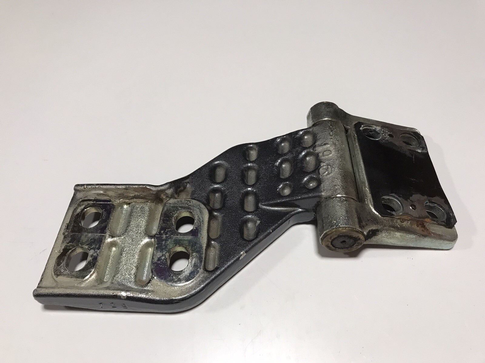 LAMBORGHINI MURCIELAGO LP640 DIABLO PASSENGER RIGHT RH DOOR HINGE OEM 410831402