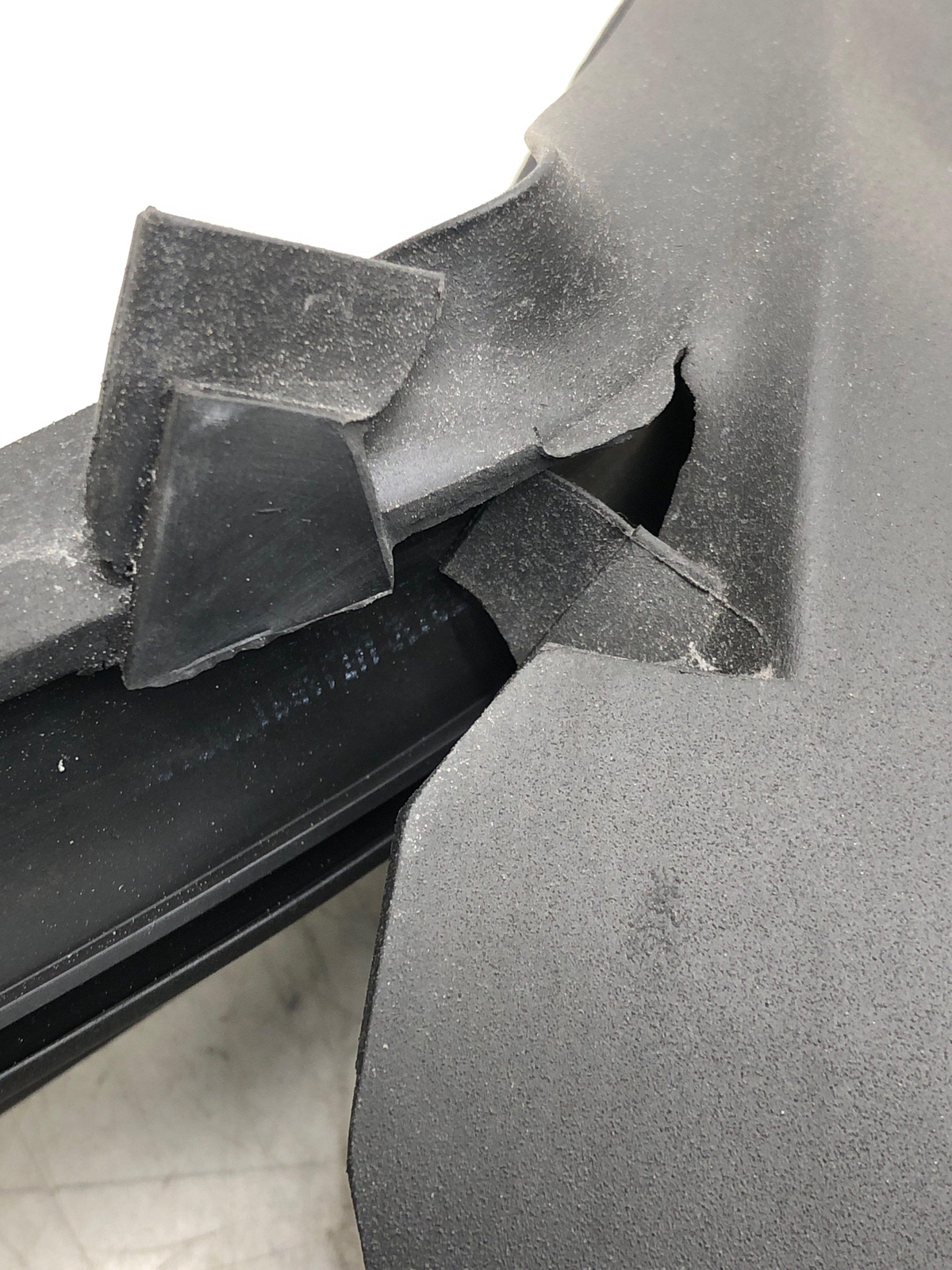 2019-2023 ASTON MARTIN VANTAGE LEFT DOOR MOULDING WEATHER STRIP KY63-C20291-A