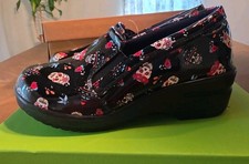 Women's Orthotic non slip skid resistant slip on clogs by Easy Street Sz 7.5 M