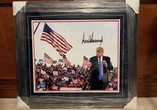 President Donald Trump Signed Autographed Framed 20x24 Photo Beckett Letter BOLD
