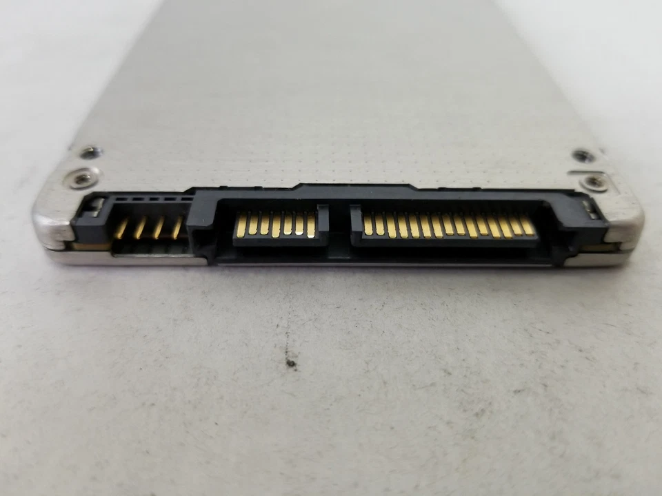 Лот из 2 твердотельных накопителей Toshiba SG6 KSG60ZSE256G 256 ГБ SATA III 2,5 дюйма - Изображение 3 из 3