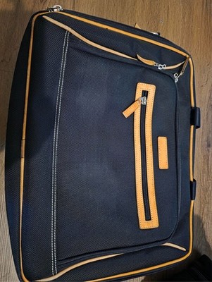 Levenger messenger bag multiple compartments zip up with shoulder strap