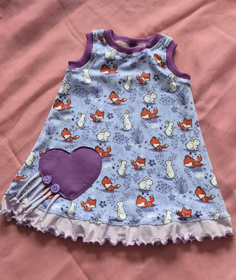 Handmade Mädchen Kleid Gr. 80 lila/mehrfarbig ärmellos Tierdruck Fuchs/Hase