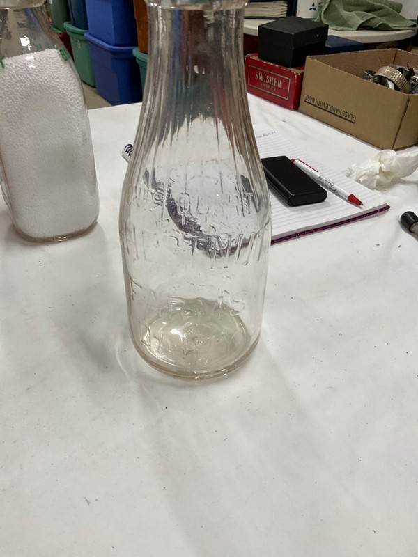 Vintage One Quart Milk Bottle Chestnut Farms Dairy Washington D.C. (R2S2)