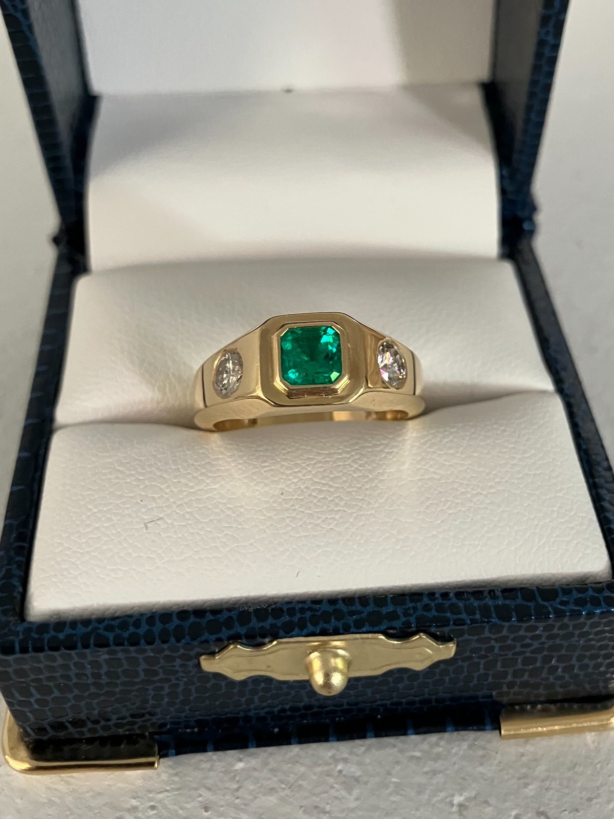 Solid 18k Emerald Diamond Ring Mens Womens Superb… - image 1