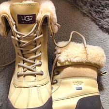 UGG Australia 1909 Women’s Beige Leather Lace-Up Sheepskin Boots Vibram 8.5