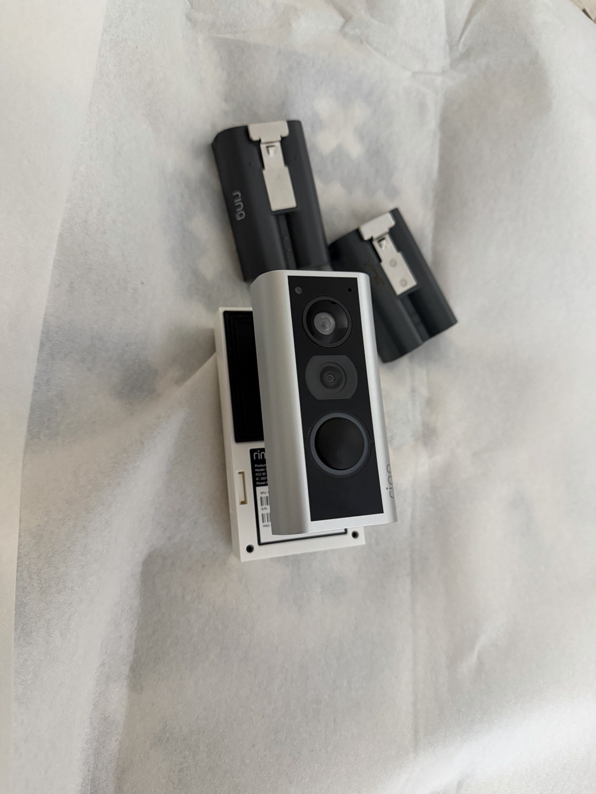 Ring Peephole Camera w/ x2 batteries and chime