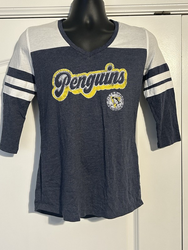 NHL Women’s Small Pittsburgh Penguins T Shirt NWOT