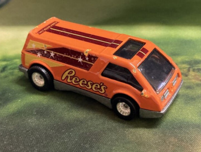 2011 Hot Wheels Hershey's Dream Van Reeses