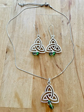 Schmuck Set Kette mit passenden Ohrringen irisch keltischer Knoten grüne Perlen