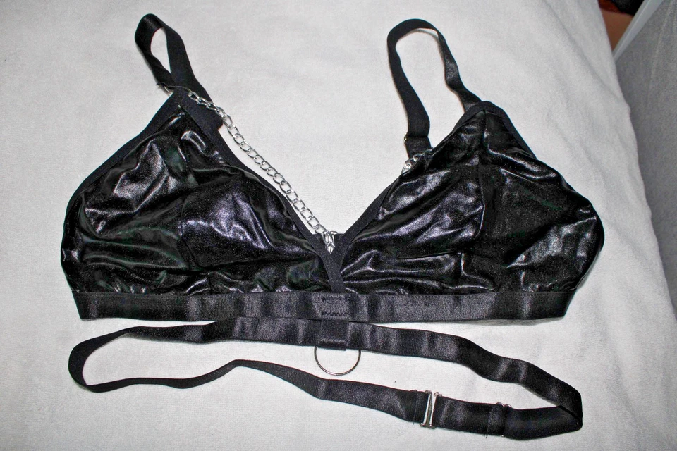 schwarzes BH Set aus BH und Strumpfgürtel, Gr XL, BH leichtes PU, Ketten - Bild 4 von 4