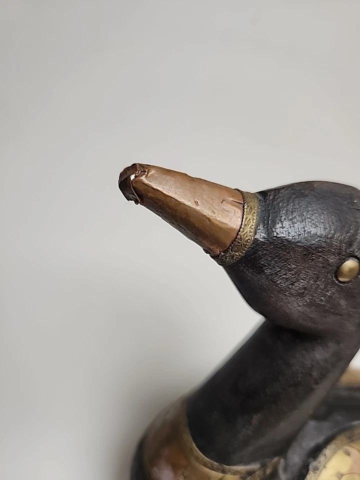 Par de estatuillas de pato vintage talladas a mano con incrustaciones de latón hechas a mano arte popular de la India Foto 3 de 4