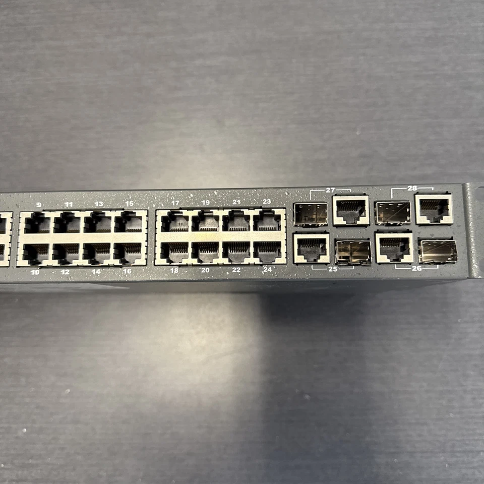 SMC Network TigerSwitch 10/100 Ethernet Switch SMC6128L2 - Image 4 of 4
