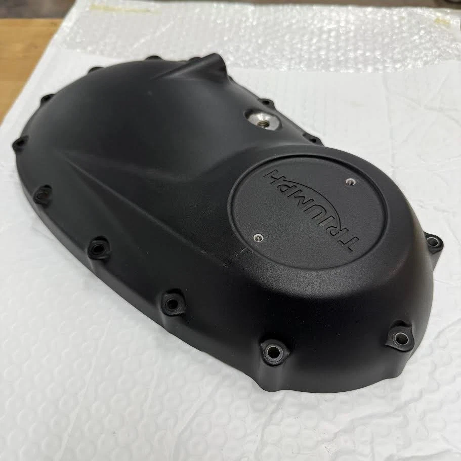 CUBIERTA CLUTCH TRIUMPH BONNEVILLE, STREET CUP/TWIN, THRUXTON NEGRA (T1267765) Foto 3 de 4