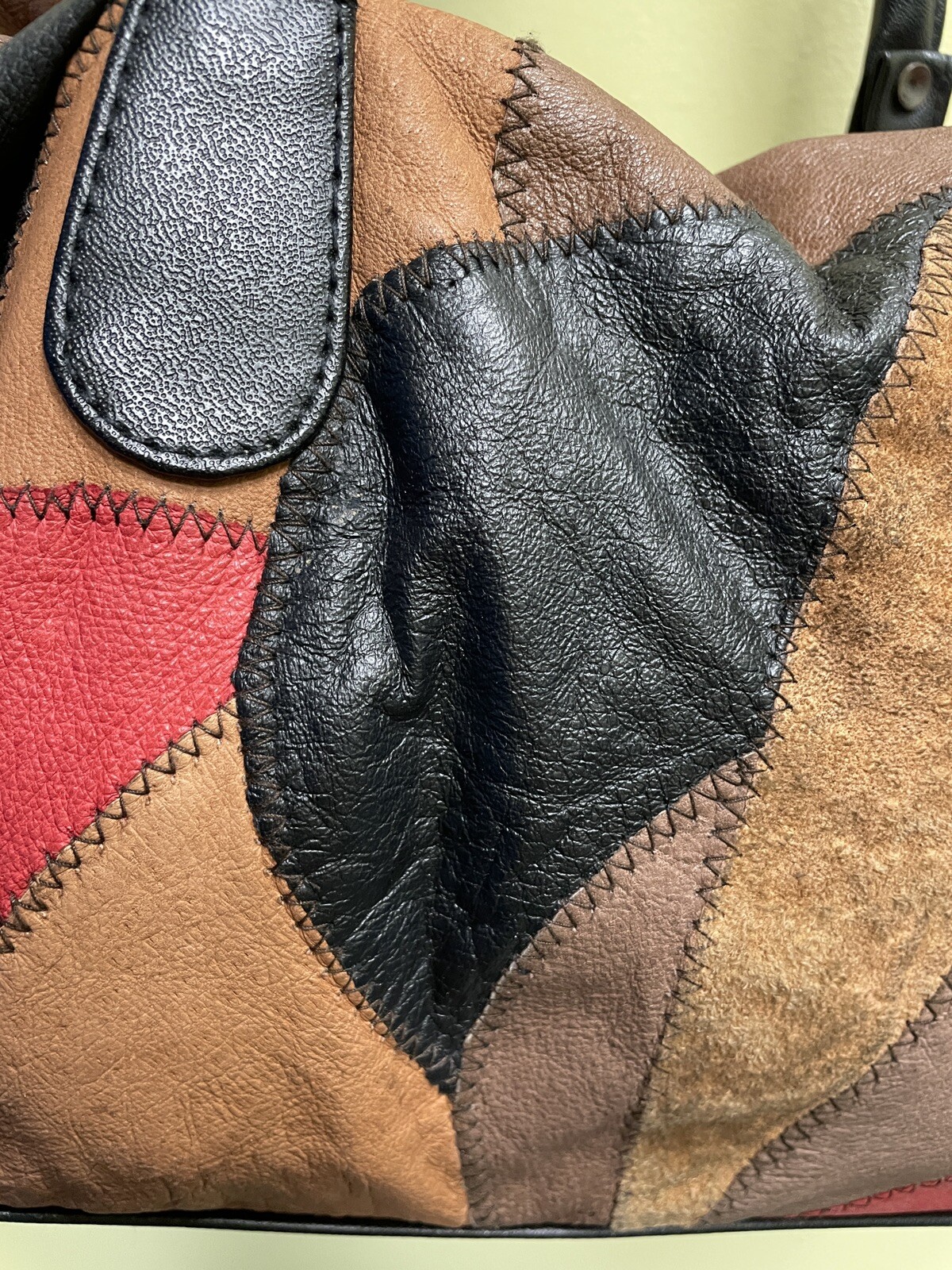 Ventage patch pattern leather hand bag - image 4