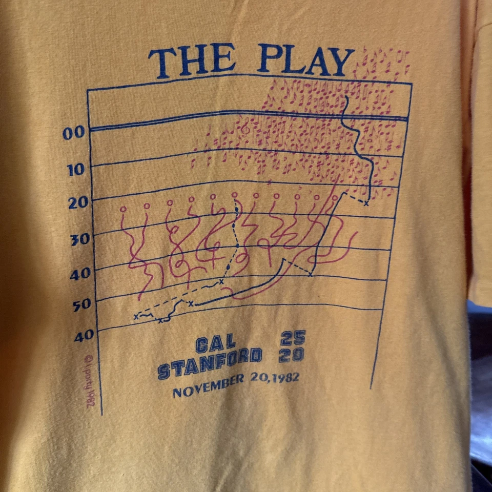 Camiseta Vintage 1982 "The Play" Cal Vs. Stanford Talla Pequeña Foto 3 de 3