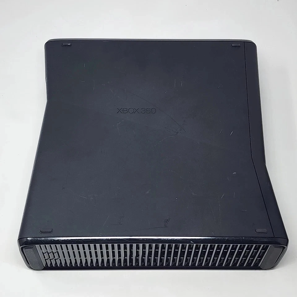 Black Xbox 360 S 250 GB Console w/ 1 Controller & 4 Excellent Games - TESTED - Image 2 of 4